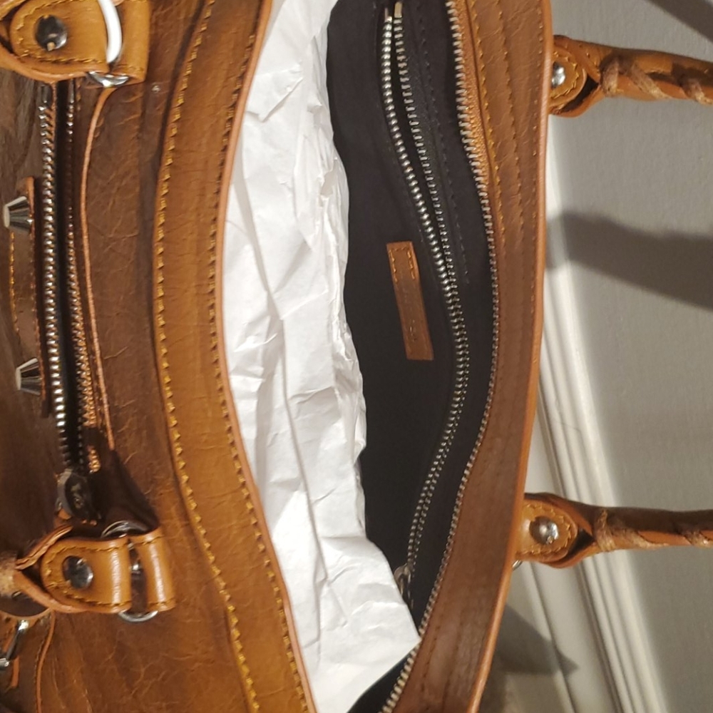 NWT Classic City Small Shoulder Bag in Camel - Picture 10 of 12